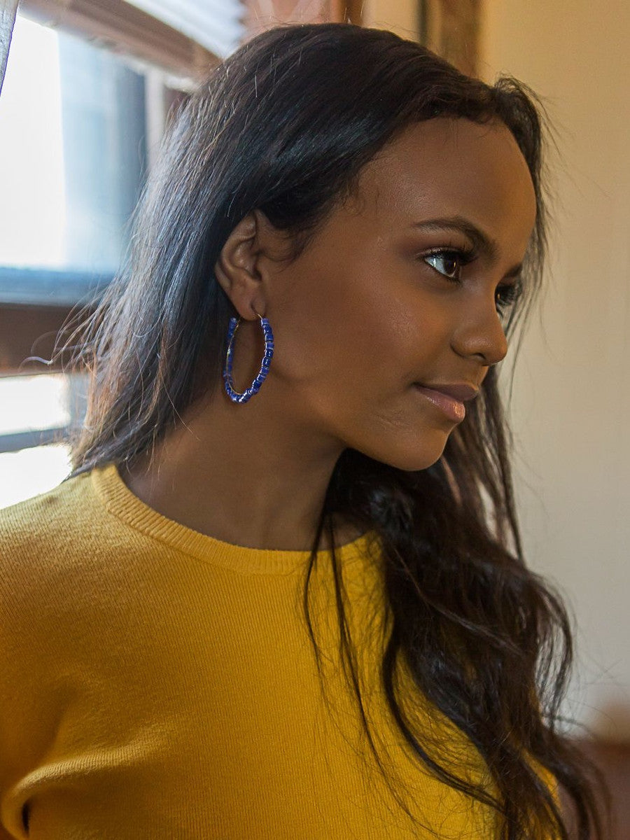 Ceramic hoop earrings with small blue beads | Fair Anita