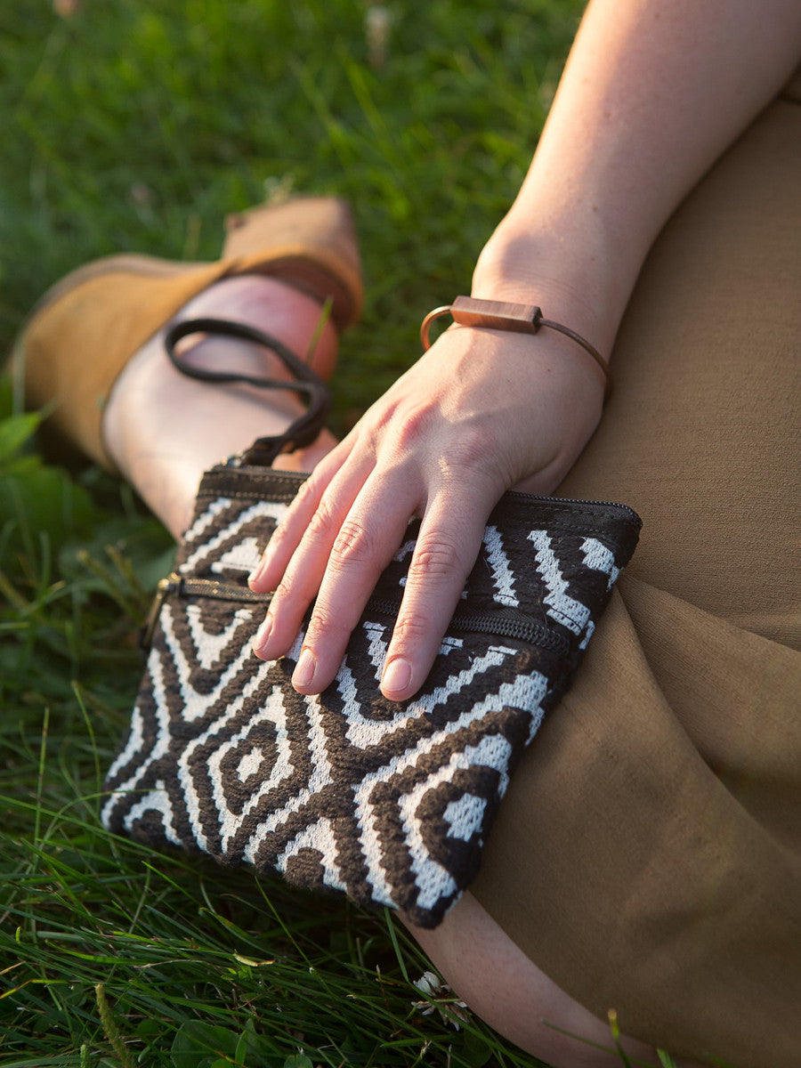 black and white clutch with handle | Fair Anita