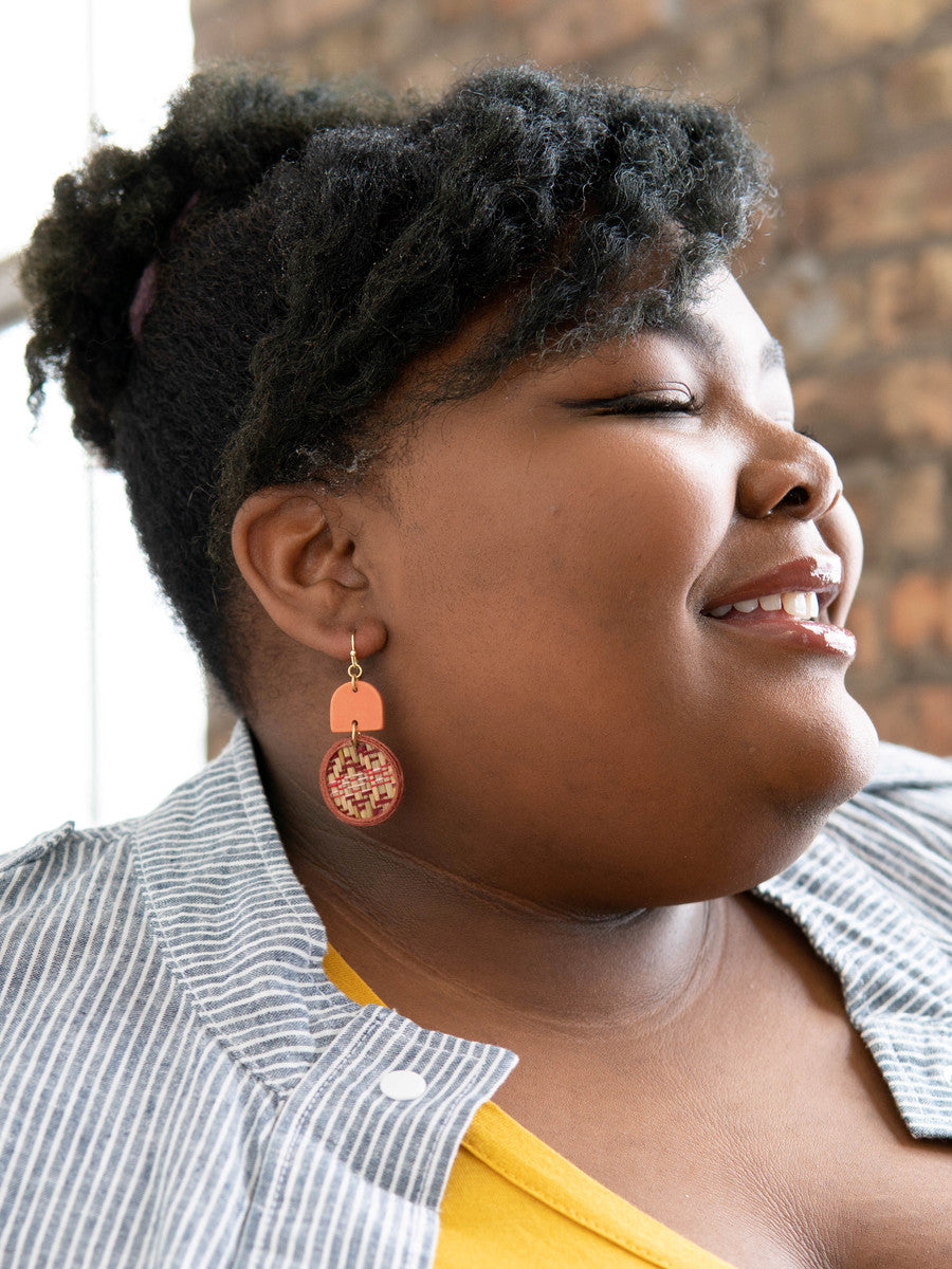 Rustic natural fiber woven earrings rust | Fair Anita